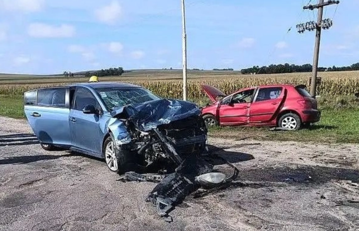 Ruta 226: Fuerte impacto frontal entre dos vehículos, en el acceso a Gardey