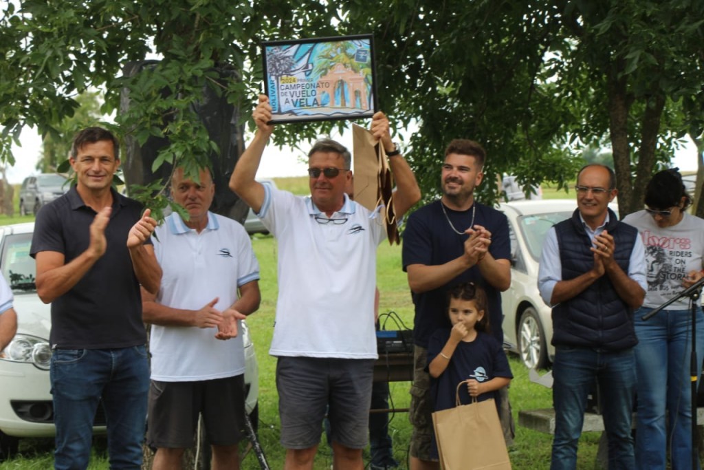 El intendente Pisano acompañó  el acto inaugural del  71° Campeonato Nacional de Vuelo a Vela que se desarrolla en Bolívar