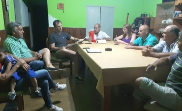 Jos&eacute; Erreca se reuni&oacute; con los vecinos de Plaza Roca