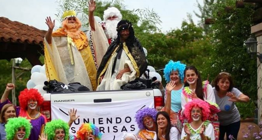 Los reyes magos recorrieron los barrios de la ciudad Uniendo Sonrisas