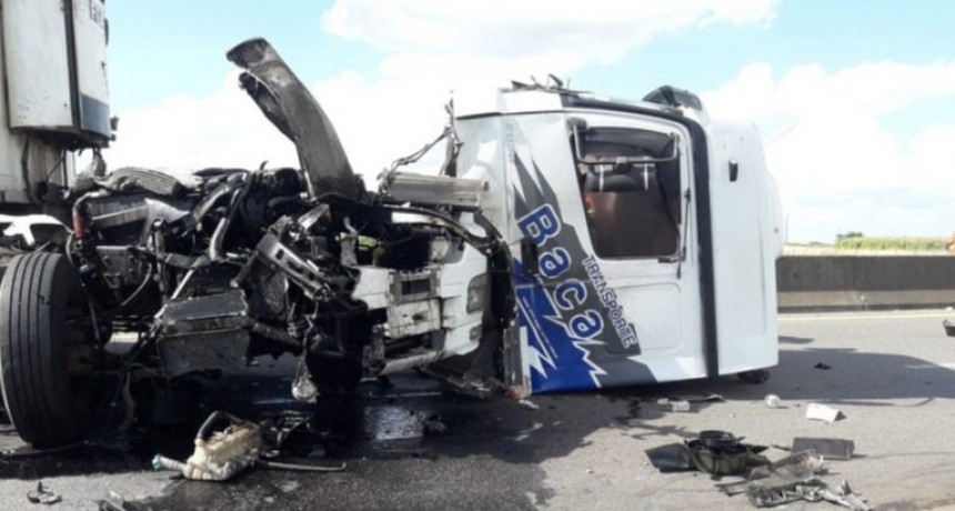 Un transportista de Hinojo implicado en un violento choque sobre Ruta 226