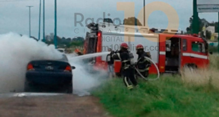 Se incendi&oacute; un veh&iacute;culo con da&ntilde;os totales
