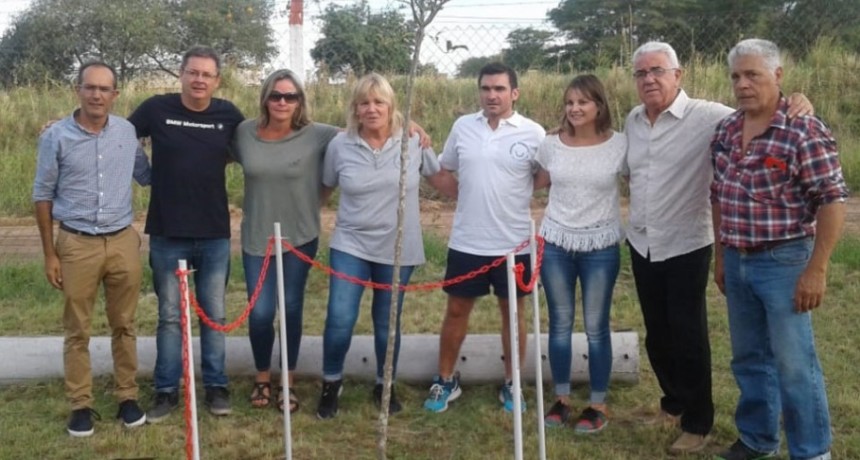 El homenaje a Nico Trevi&ntilde;o comenz&oacute; con la plantaci&oacute;n de un &aacute;rbol en su memoria en el predio La Victoria