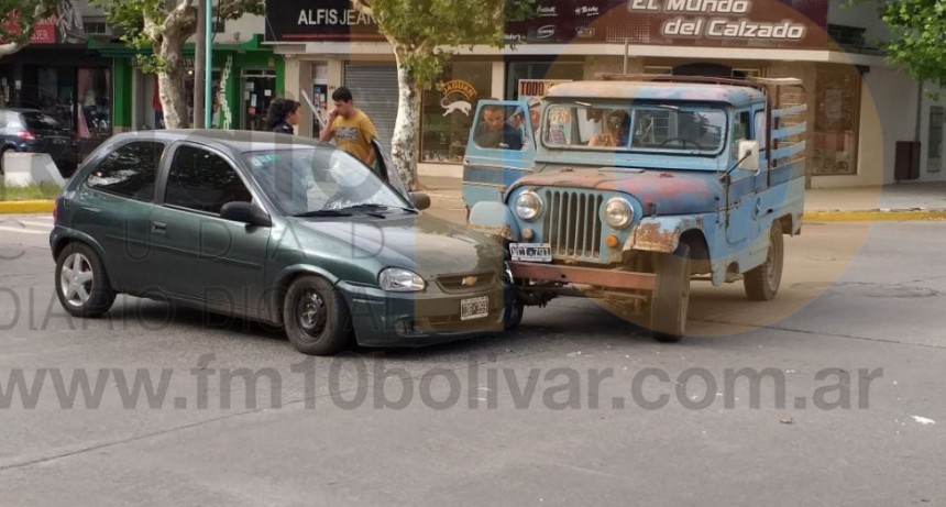 Leve impacto entre dos autom&oacute;viles en San Mart&iacute;n y Dorrego