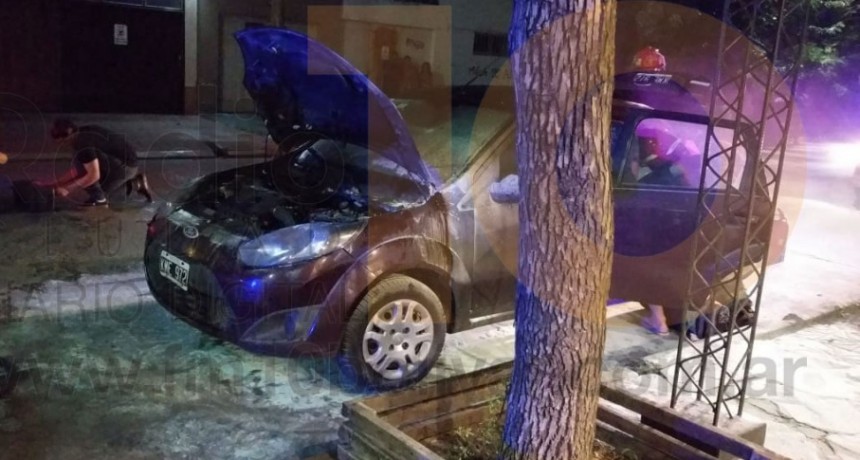 Se incendio un autom&oacute;vil que se encontraba estacionado en calle Olavarr&iacute;a casi San Martin
