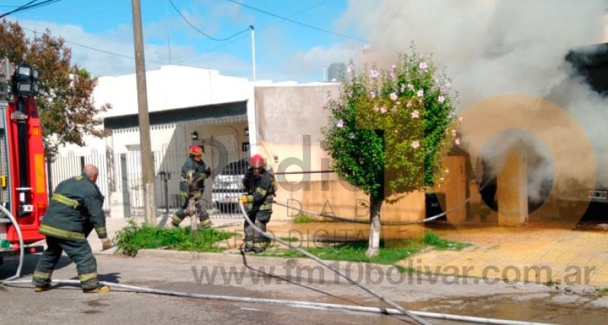 Se incendi&oacute; un auto con da&ntilde;os totales