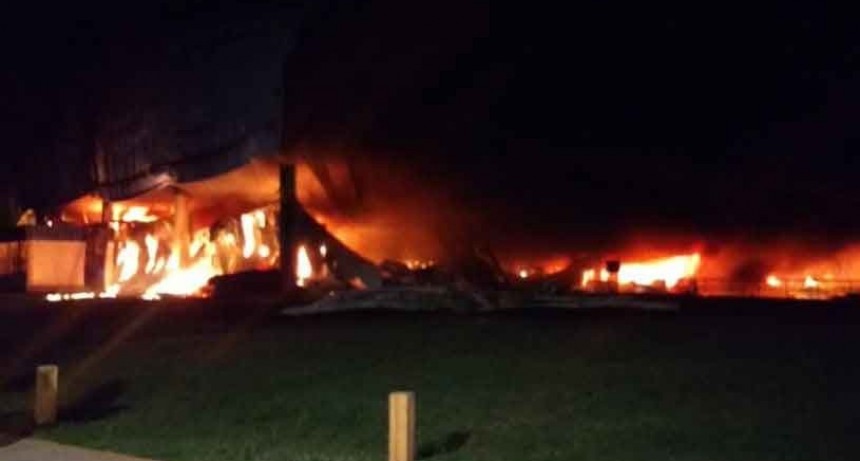 Voraz incendio en Gral. Las Heras; trabajaron 16 dotaciones de bomberos