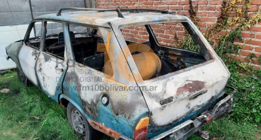 Bomberos asistieron al incendio de un veh&iacute;culo