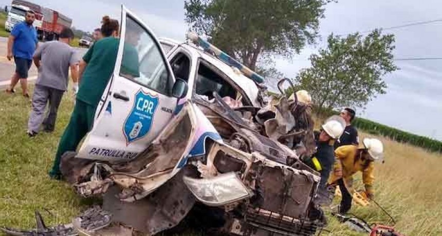 En la costa: Chocaron dos camiones, un patrullero no pudo esquivarlos y muri&oacute; un polic&iacute;a
