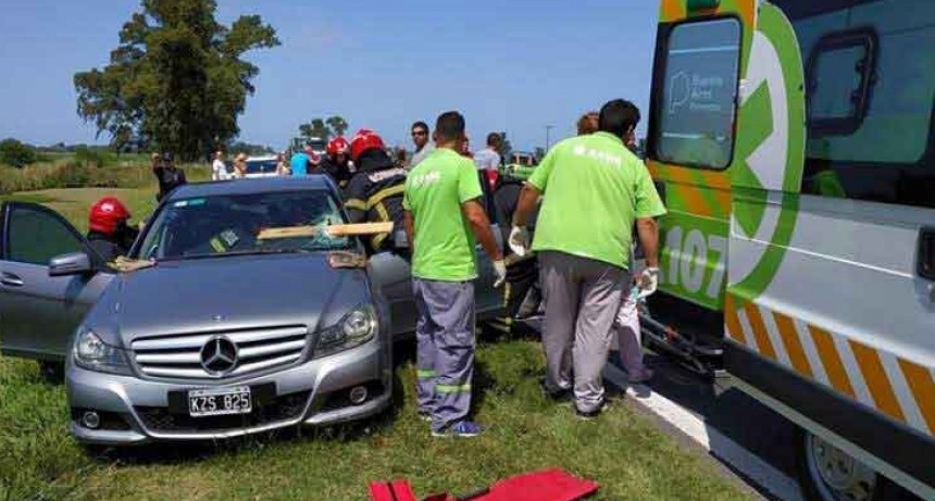 Ruta 5: Se desprendi&oacute; una madera de un cami&oacute;n e impact&oacute; contra un veh&iacute;culo; una mujer est&aacute; en grave estado