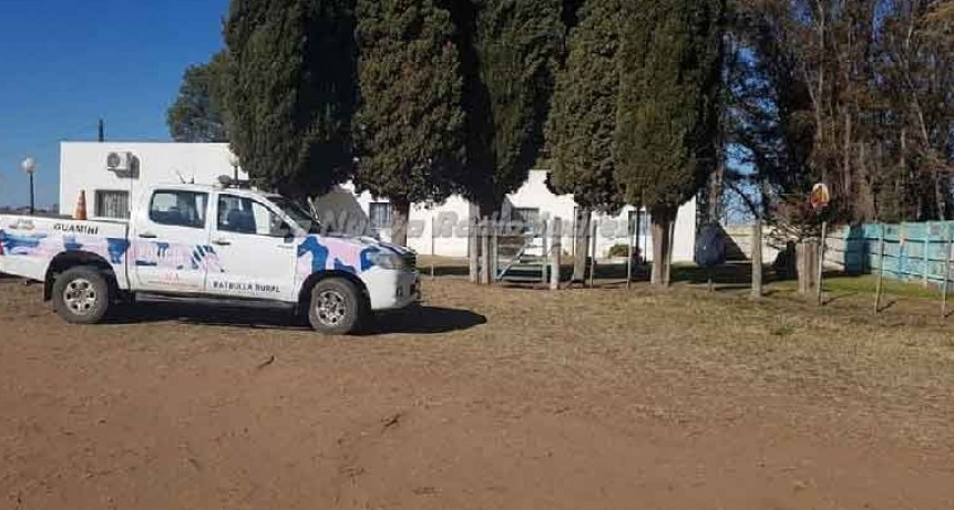 Guamini: Un adolescente perdi&oacute; la vida al ser despedido de la camioneta que conduc&iacute;a en un camino rural