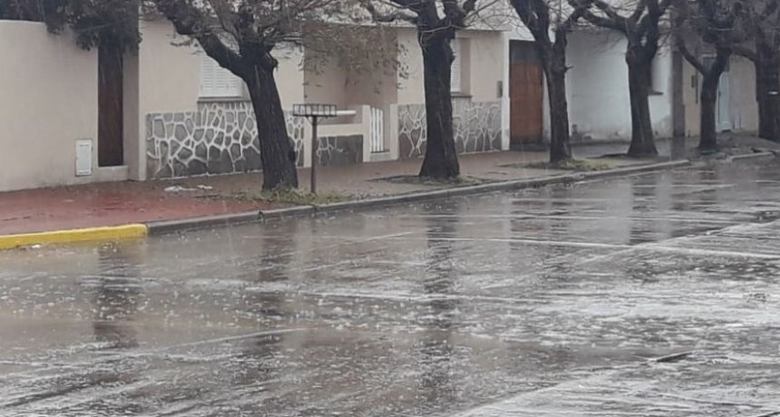 Hasta 25 MM y fuertes vientos se registraron en la noche del pasado martes en la Bol&iacute;var y la zona
