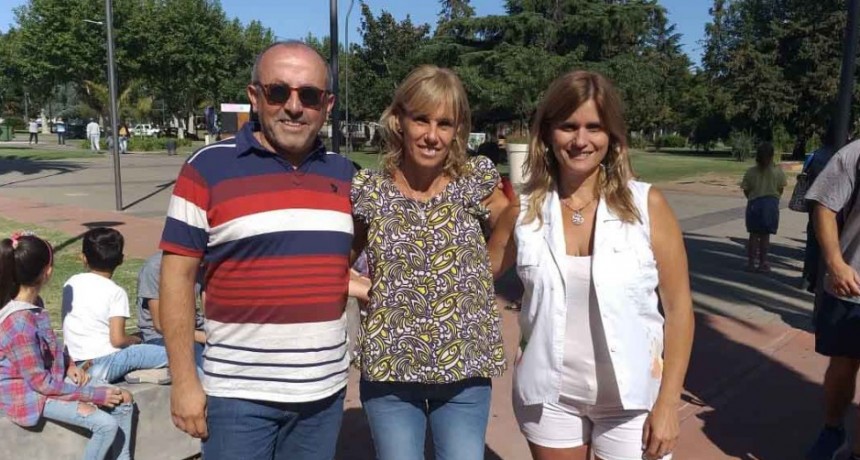 Las Escuelas Abiertas de Verano tienen su cierre murguero en el Centro C&iacute;vico