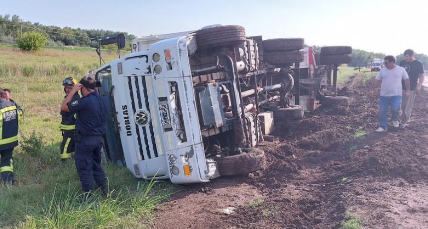 Volcó un camión que transportaba hacienda en pie