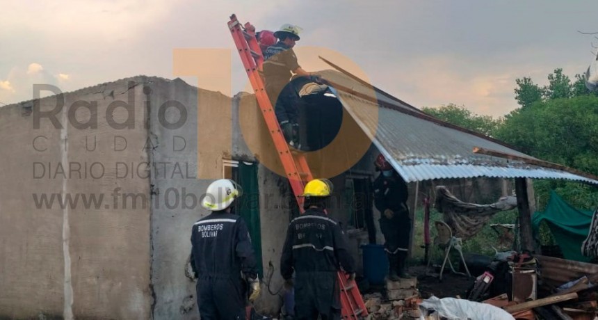 Olga Navone:”A pesar de la lona que colocó Bomberos con la lluvia de toda la semana se me ha mojado lo poco que tengo”