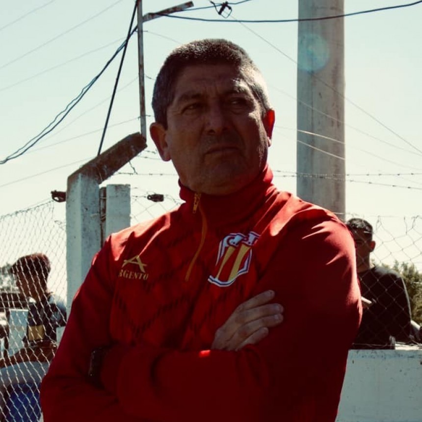 Daniel Luengo: “Llegamos a un acuerdo y, por lo menos, por un año más voy a estar dirigiendo lo que es Primera y Reserva de Bull Dog”