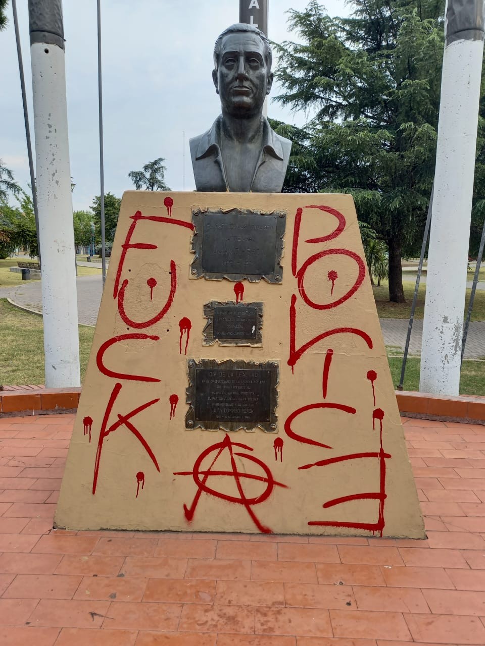 El Municipio repudia el acto de vandalismo al monumento del Expresidente Juan Domingo Perón