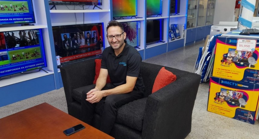 Aloise Bolívar entregó los 100 mil pesos a clientes que participaron en las compras hasta el 31 de diciembre