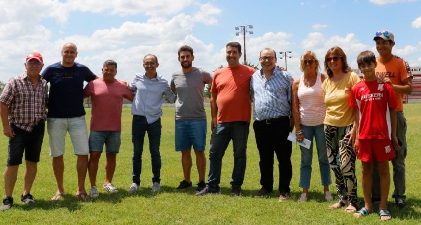 El Municipio acompaña el desarrollo del mundialito “Nicolás Treviño” con la entrega de un aporte