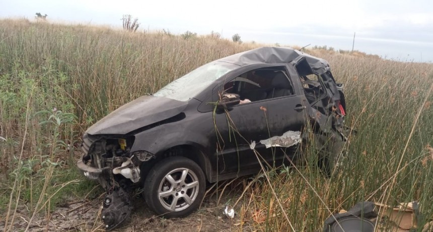 Ruta 205: Despiste y vuelco de un Volkswagen Fox