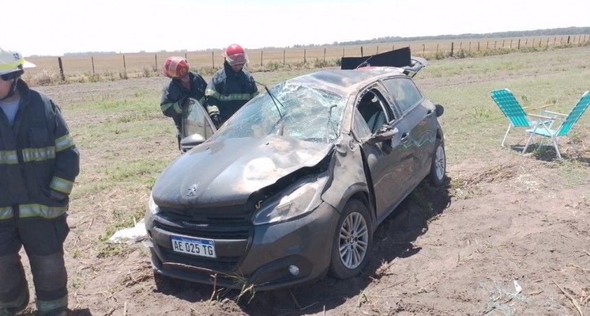 Ruta 226 hacia Herrera Vegas: Vuelco de un vehículo, son oriundos de San Luís