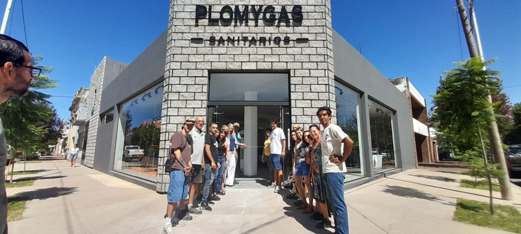 PLOMYGAS inauguró su nuevo local en Las Heras y Mitre, y FM 10 habló con los integrantes 