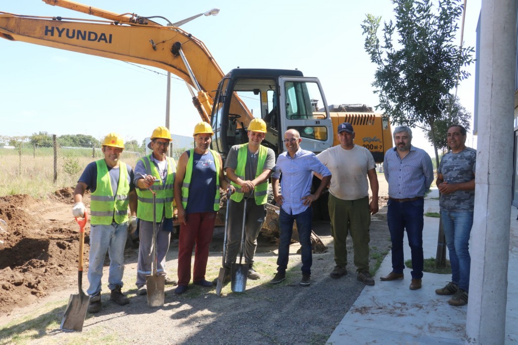 El intendente Marcos Pisano recorrió el avance de la obra de Ampliación de Red de Desagües Cloacales en barrio Colombo