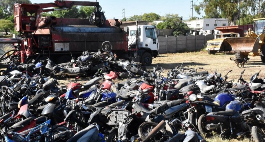 Trenque Lauquen: destruyen 200 motos, 150 caños de escape modificados y 50 automóviles