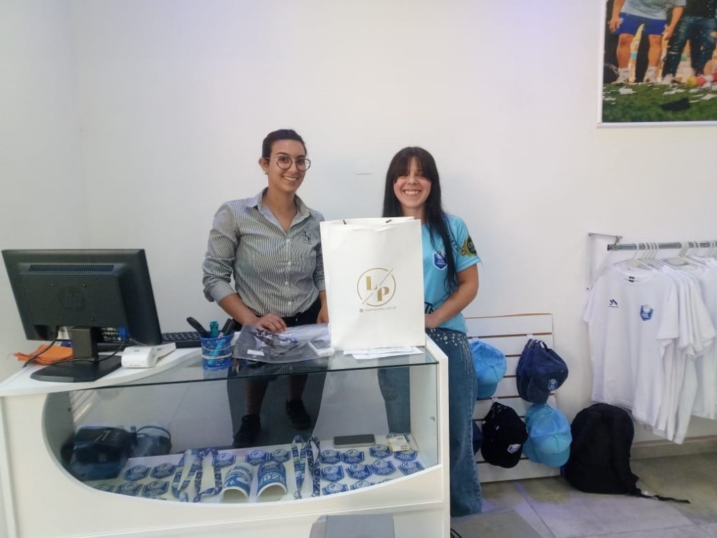 CELEMANÍA ya abrió al público y con excelente respuesta, con FM 10 visitamos el local 