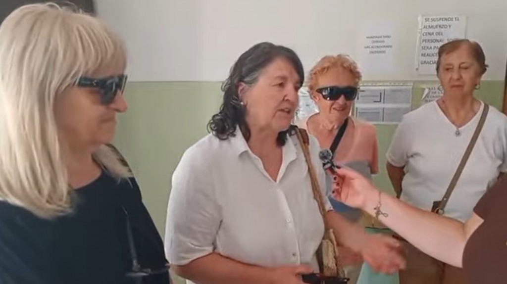 Cooperadora Casa Hogar Municipal: Miembros de la comisión, hicieron entrega de un TV 55 pulgadas para que disfruten los abuelos