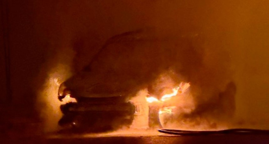 Urdampilleta: se incendió una Ford EcoSport con daños totales, no hubo personas heridas