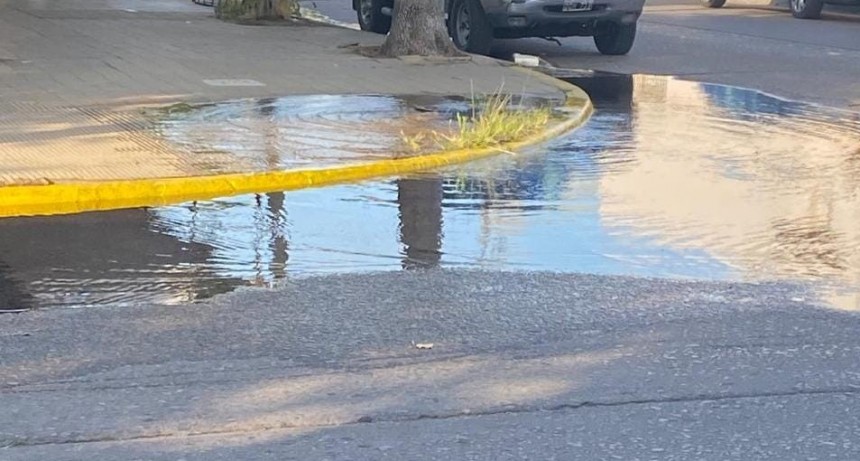 Obras Sanitarias informa a la comunidad que se encuentra realizando tareas de purga y limpieza de cañerías de la red de agua potable