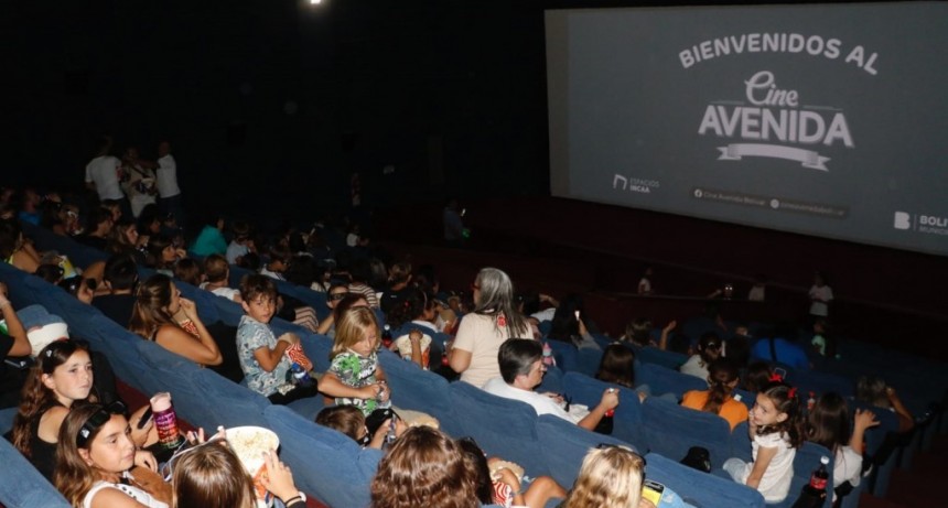 El Cine Avenida volvió a encender la pantalla