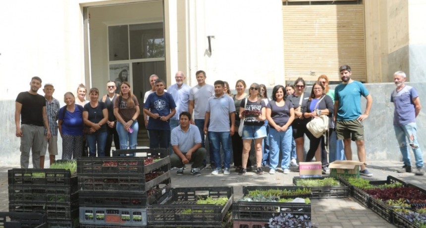 Programa Huerta Urbana Bonaerense: se entregaron Plantines de estación a instituciones locales