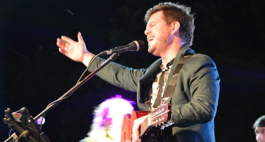 Verano en Bolívar: el Centro Cívico volvió a ser punto de encuentro con una noche de música en vivo