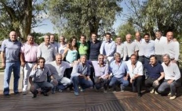 Massa reunió a 20 intendentes bonaerenses para manifestar apoyo al #18F