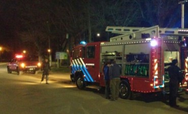 Incendios forestales, calles cortadas por las lluvias, e incendio vehicular