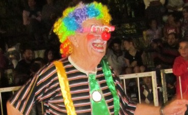 Primera noche de Carnaval 2018: La gente enfrentó las bajas temperaturas y celebró la fiesta popular