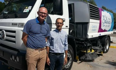 Presentaron una nueva barredora para Servicios Públicos