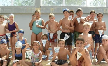 Se desarroll&oacute; un torneo de nataci&oacute;n en el Natatorio Municipal