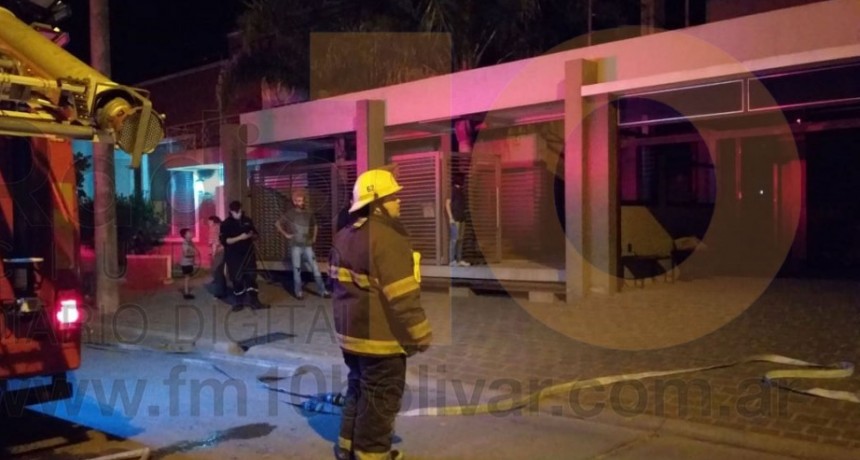 Principio de incendio del extractor de una vivienda en calle Roca