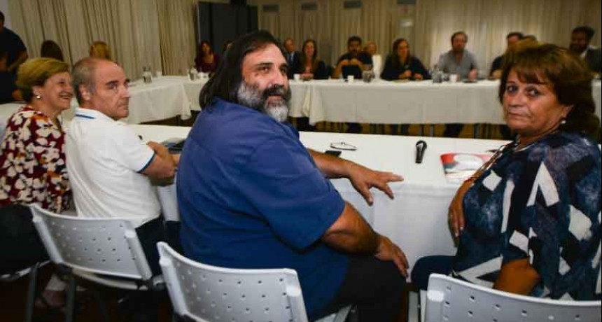 Sin propuesta salarial, Gobierno y docentes iniciaron la paritaria y se confirm&oacute; el inicio de clases