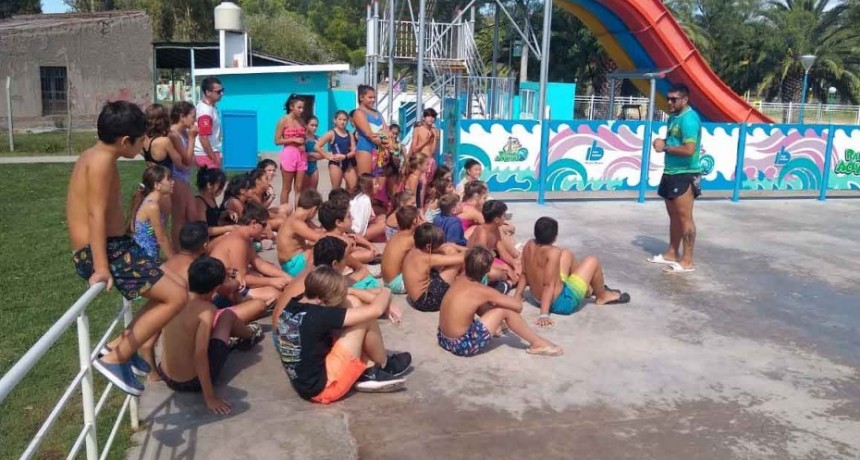 Ni&ntilde;os y ni&ntilde;as del Socav&oacute;n visitaron el Parque Acu&aacute;tico