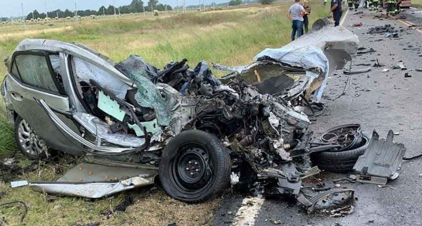 Tragedia en ruta 33: el conductor de un auto muri&oacute; al chocar de frente contra un cami&oacute;n de hacienda