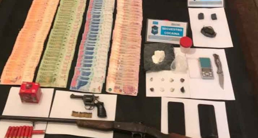 Olavarr&iacute;a: Secuestran 200 mil pesos, coca&iacute;na, marihuana y hay dos aprehendidos
