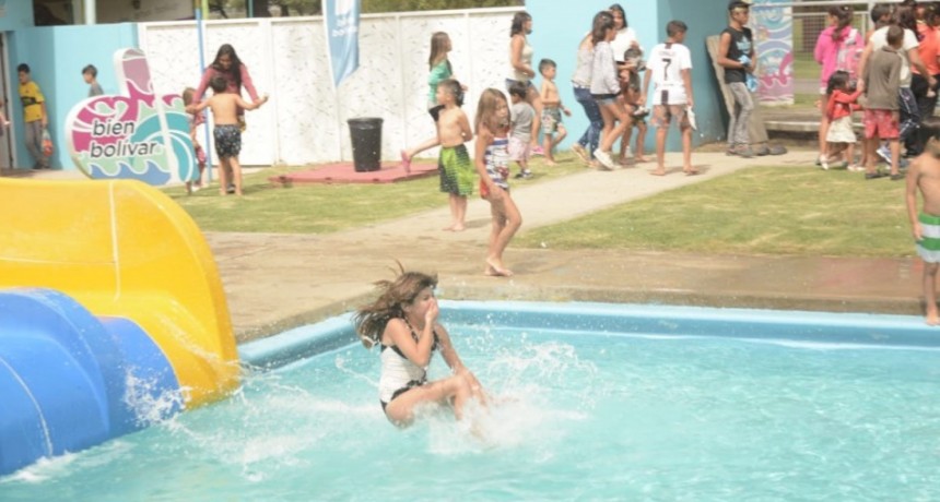 M&aacute;s de 300 ni&ntilde;os y ni&ntilde;as de diferentes barrios participaron del cierre de temporada en el Parque Acu&aacute;tico Municipal