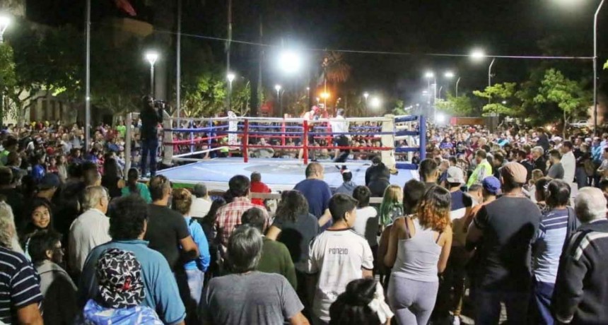 El Centro C&iacute;vico se convirti&oacute; en un gran ring de Boxeo al aire libre 