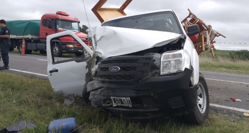 Ruta 226: Una mujer fallecida tras un impacto frontal entre dos camionetas