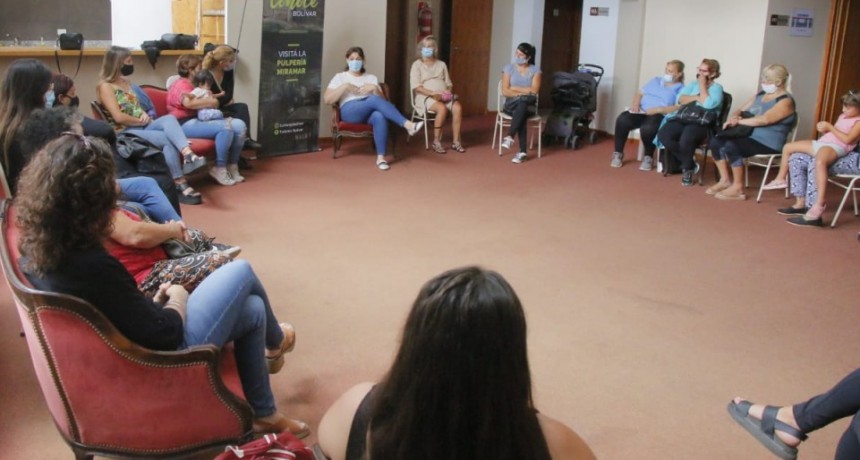 Se llevó a cabo la primera reunión de mujeres para la conformación de un núcleo asociativo textil 