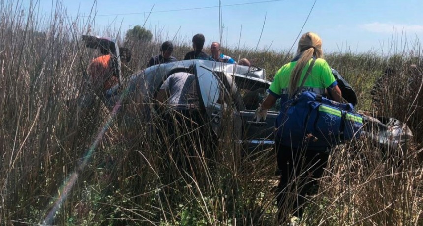 Ruta 226: Despiste y vuelco de una familia de Río Cuarto
